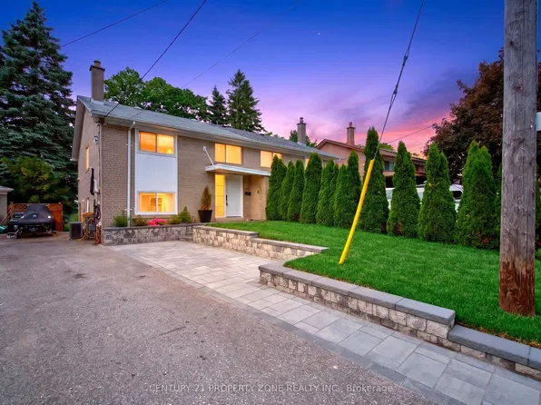 121 Saint Lucie Dr, Toronto, ON M9M 1T4