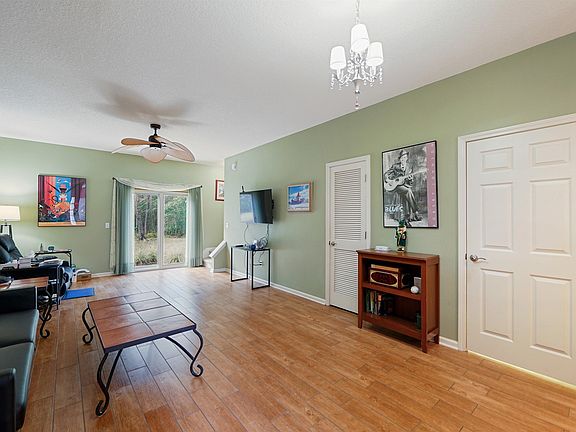 2nd image of 875 Scrub Jay Dr