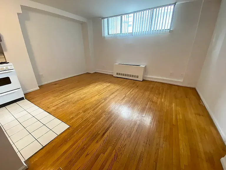 121 E 12th St #2J — Photo 4
