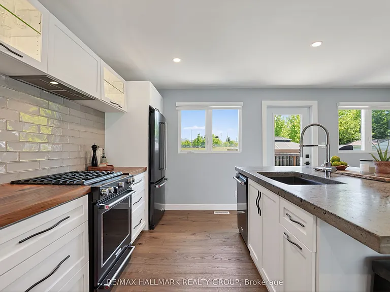 1583 Maxime St — Photo 10