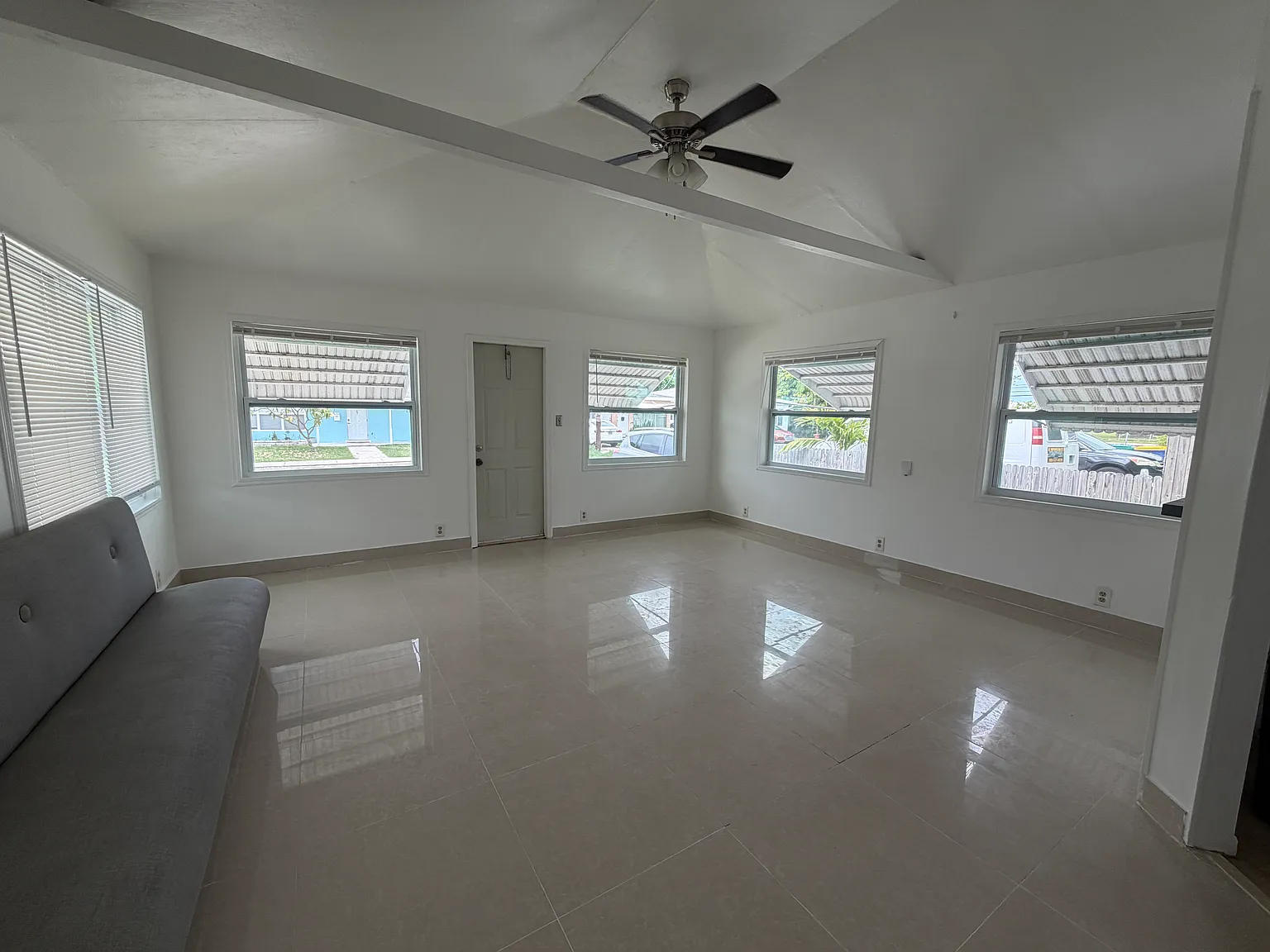 2 bed, 978 sqft, $3,200 — Photo 1