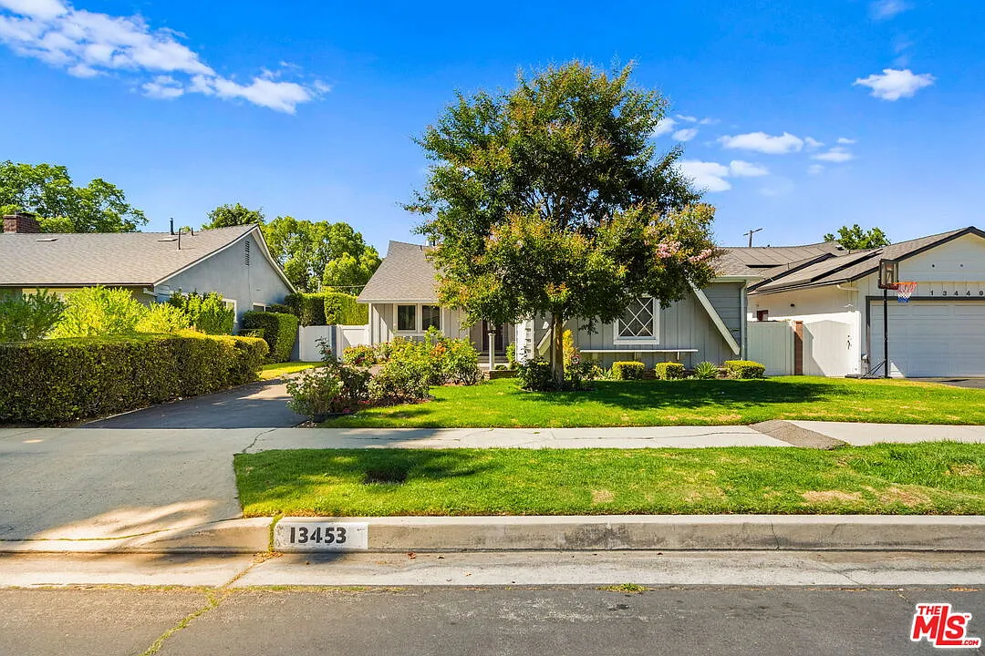 4 bed, 3.0 bath, 1948 sqft, $5,750 — Photo 2