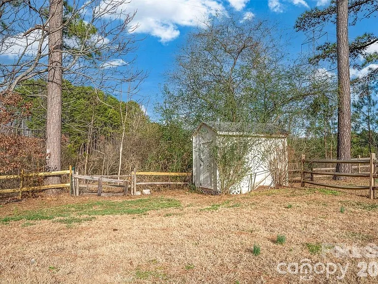 9117 Strattonville Ct — Photo 10