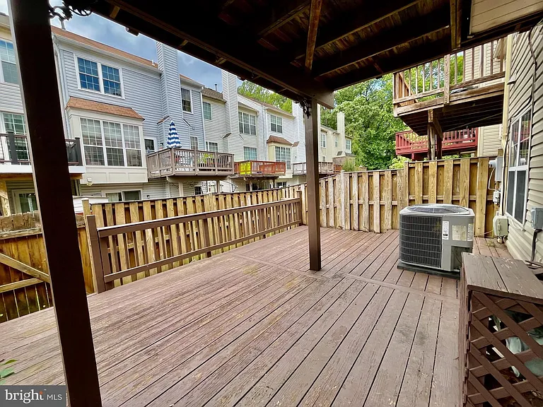 7504 Lamoyne Ct — Photo 10