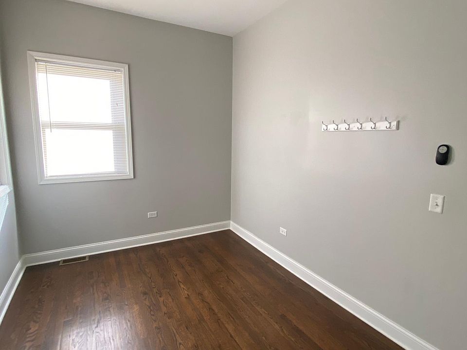1st image of 3221 Cuyler Ave #1