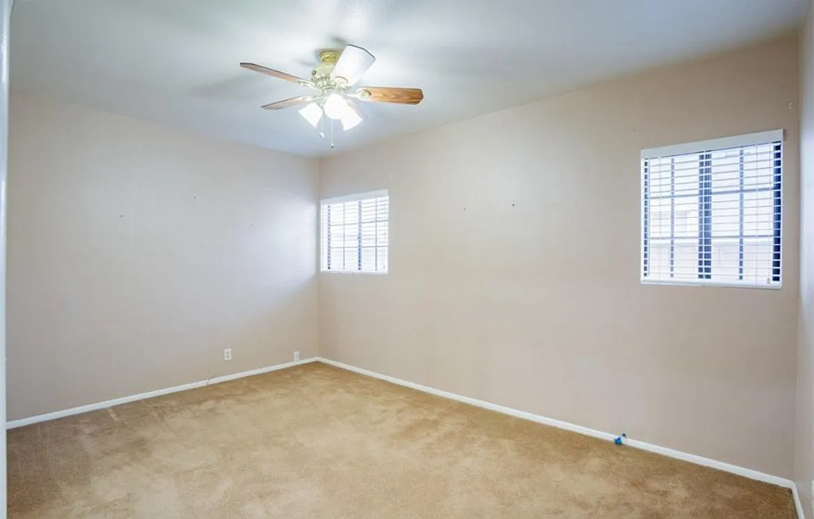 3 bed, 2.5 bath, 1688 sqft, $1,700 — Photo 2
