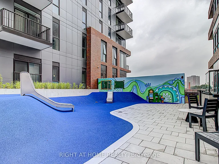 10 Oak St #907 — Photo 16