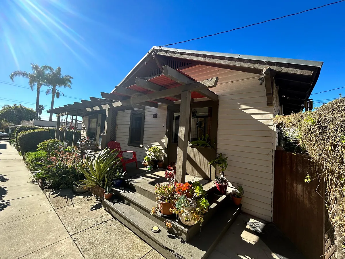 Building Photo - 957 E Santa Clara St #C