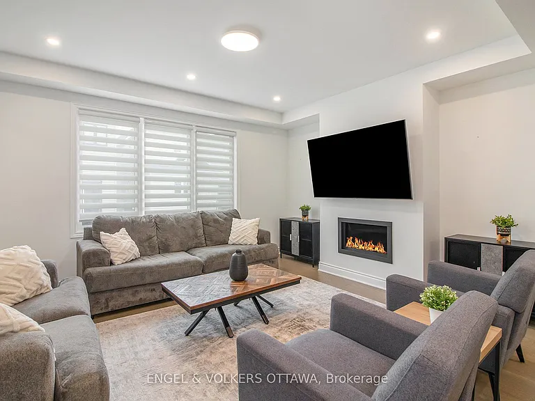 1031 Curraglass Walk — Photo 4