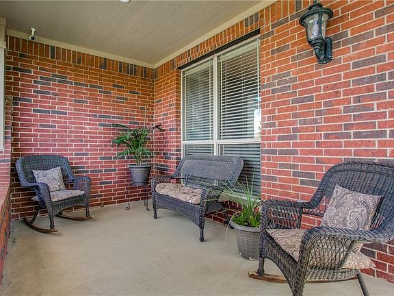 3rd image of 608 Park Glen Ln
