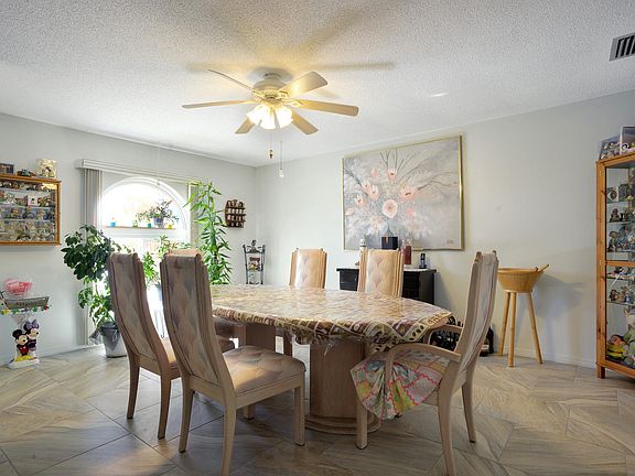 3rd image of 420 Sherwood Ave