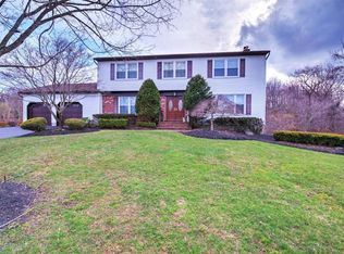 8 Andrews Dr, Marlboro, NJ 07746