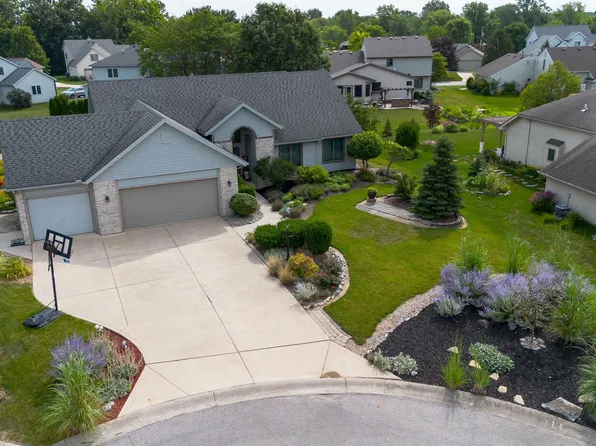 10020 Red Pine Ct, Fort Wayne, IN 46804