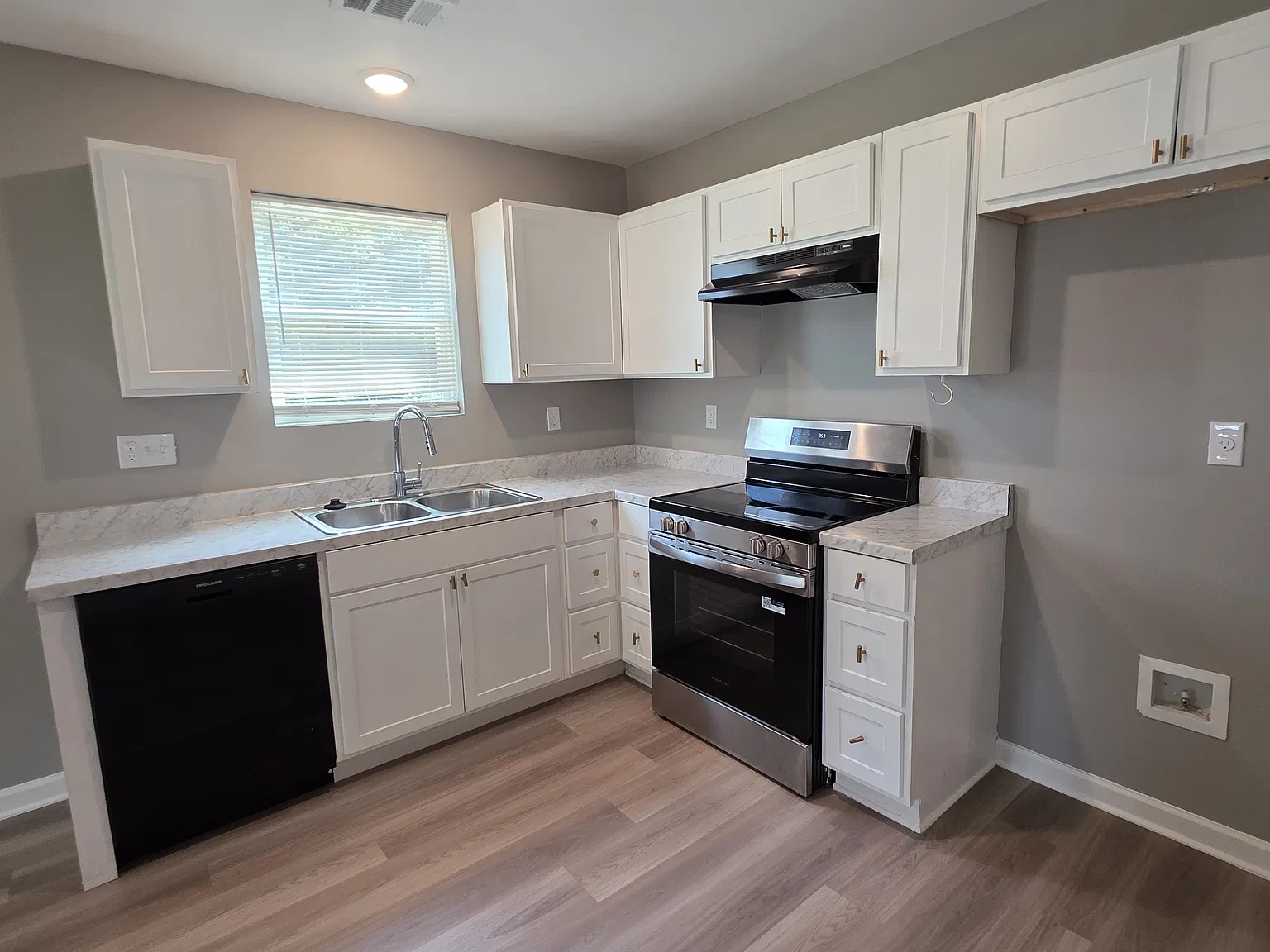 Cozy 4-Bedroom, 2-Bathroom Open Concept Home! — Photo 3