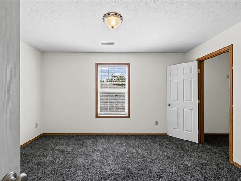 108 Oak Creek Plaza — Photo 50
