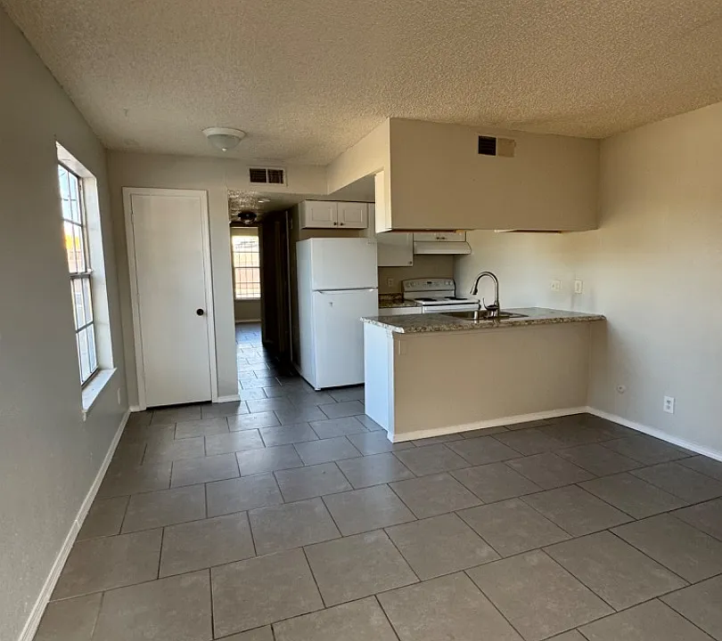 916 San Pedro Dr SE #3