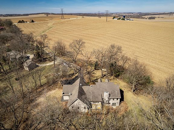 3rd image of 261 W Redtail Ln