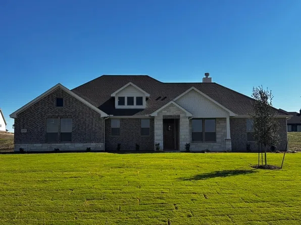 165 Big Sky Rd, Decatur, TX 76234