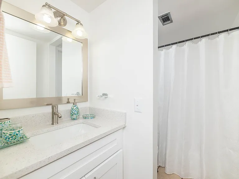 Camelot Apartments — Photo 21