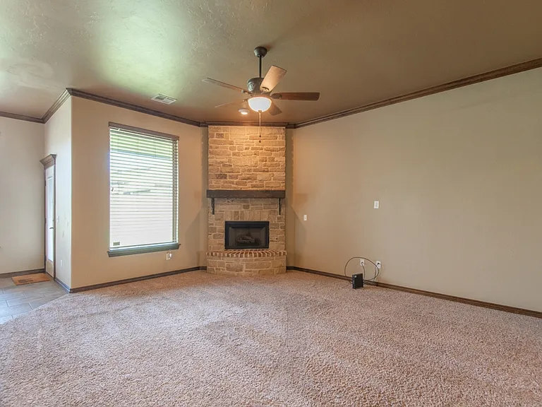 701 Lindsey Ln — Photo 11