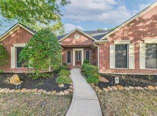 617 Woodview Dr, Friendswood, TX 77546