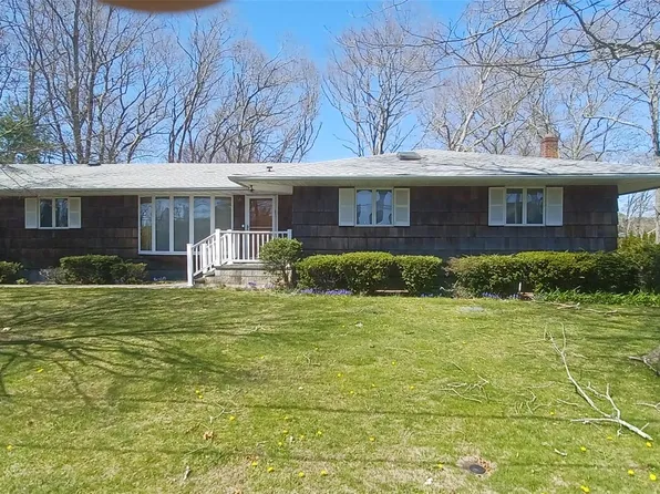 18 J T Boulevard, Riverhead, NY 11901