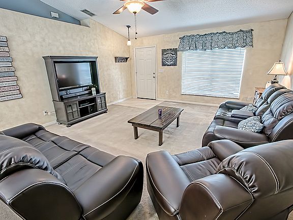 2nd image of 4006 Lake Bluff Dr