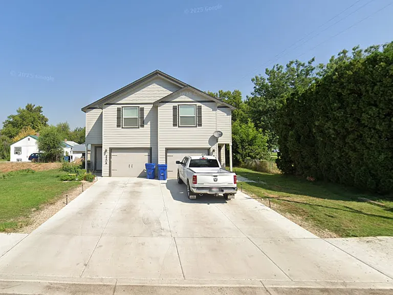 220 W Maple St #B — Photo 1