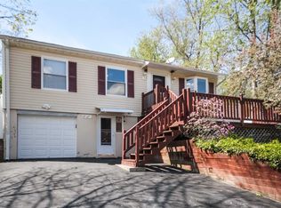 41 Fairfax Rd, Fishkill, NY 12524