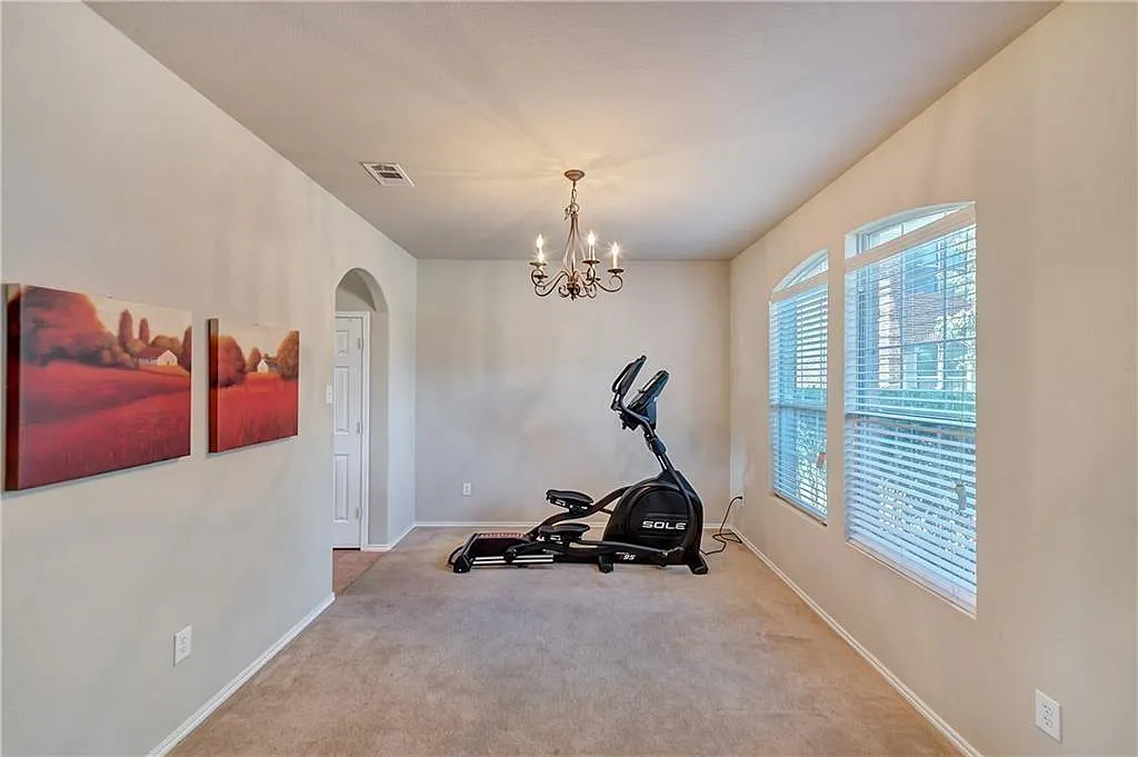 4 bed, 2.5 bath, 2382 sqft, $2,375 — Photo 3