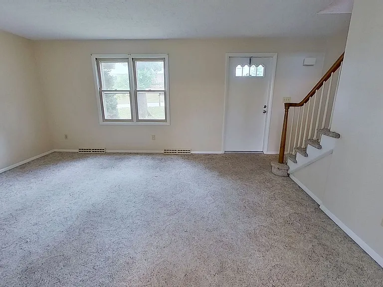 139 Oak Manor Dr — Photo 3