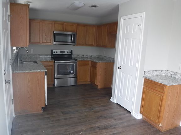 5th image of 3403 Pickett St
