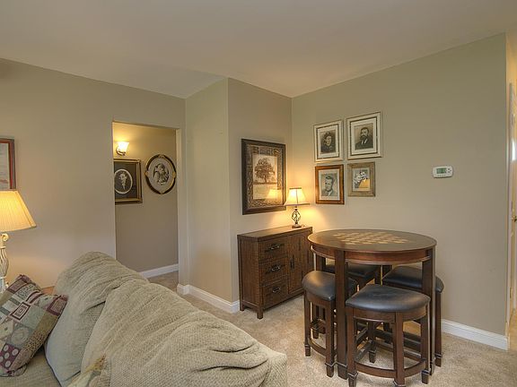 5th image of 421 Robinhood Dr