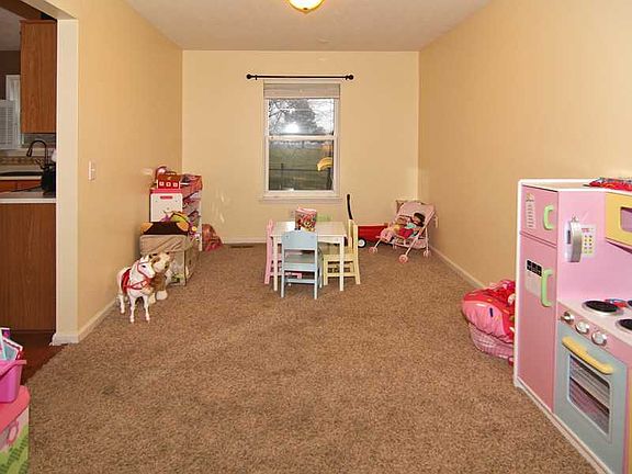 5th image of 6521 Smithfield Dr