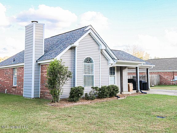 2nd image of 486 Mocking Bird Cir