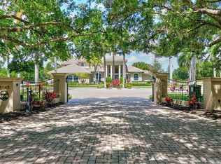 1045 Fox Creek Dr, Sarasota, FL 34240