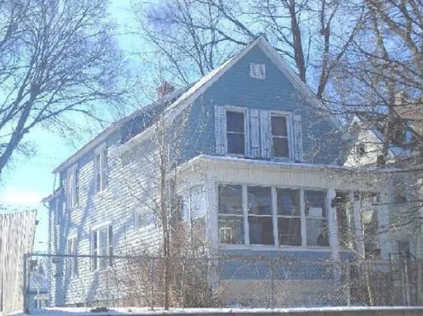 688 Magnolia Ave E, Saint Paul, MN 55106