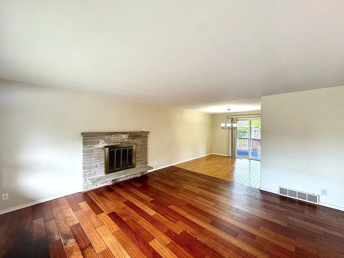 A wonderful Eastside home offering plenty of space, flexibility, and a convenient location. — Photo 3