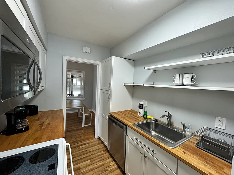 607 E Harwood St #609 — Photo 9
