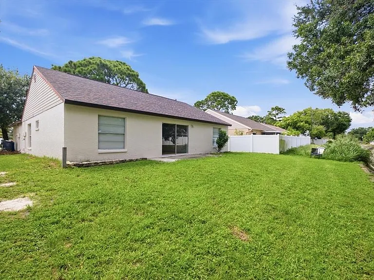 1901 Castle Bay Ct — Photo 29