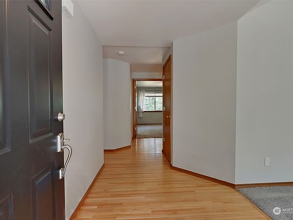 3rd image of 171 Stonebriar Place E