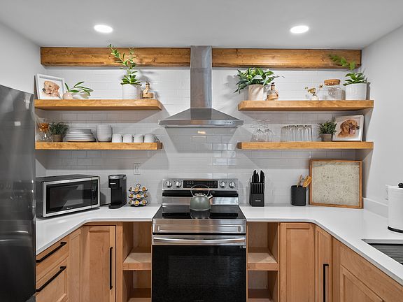 4th image of 314 W Alva St #1