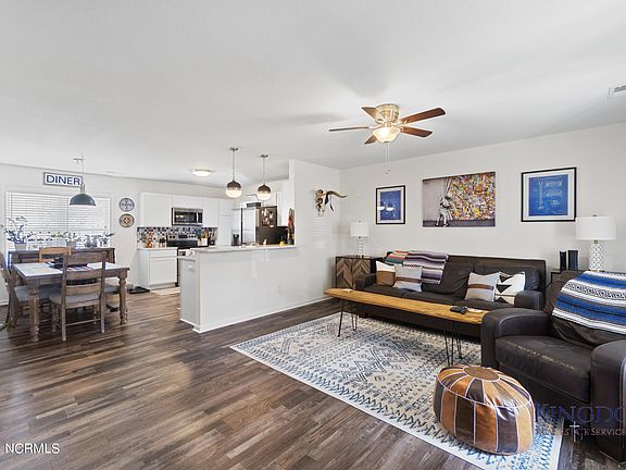 4th image of 1660 Warren Way
