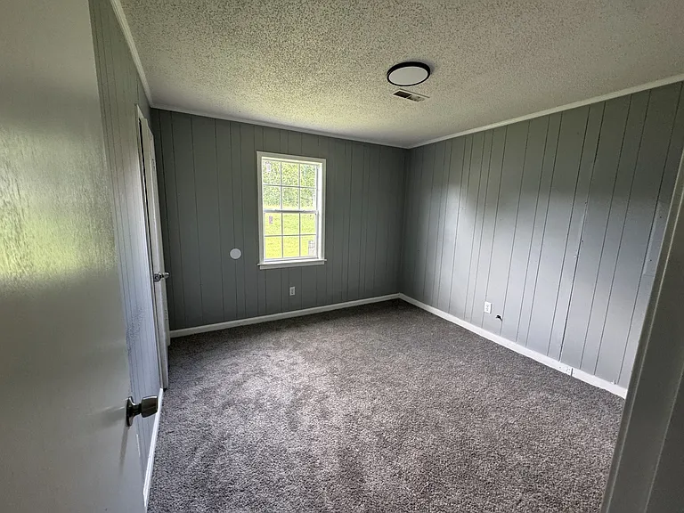 214 N College St — Photo 5