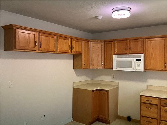 5th image of 15 Jacklyn Dr