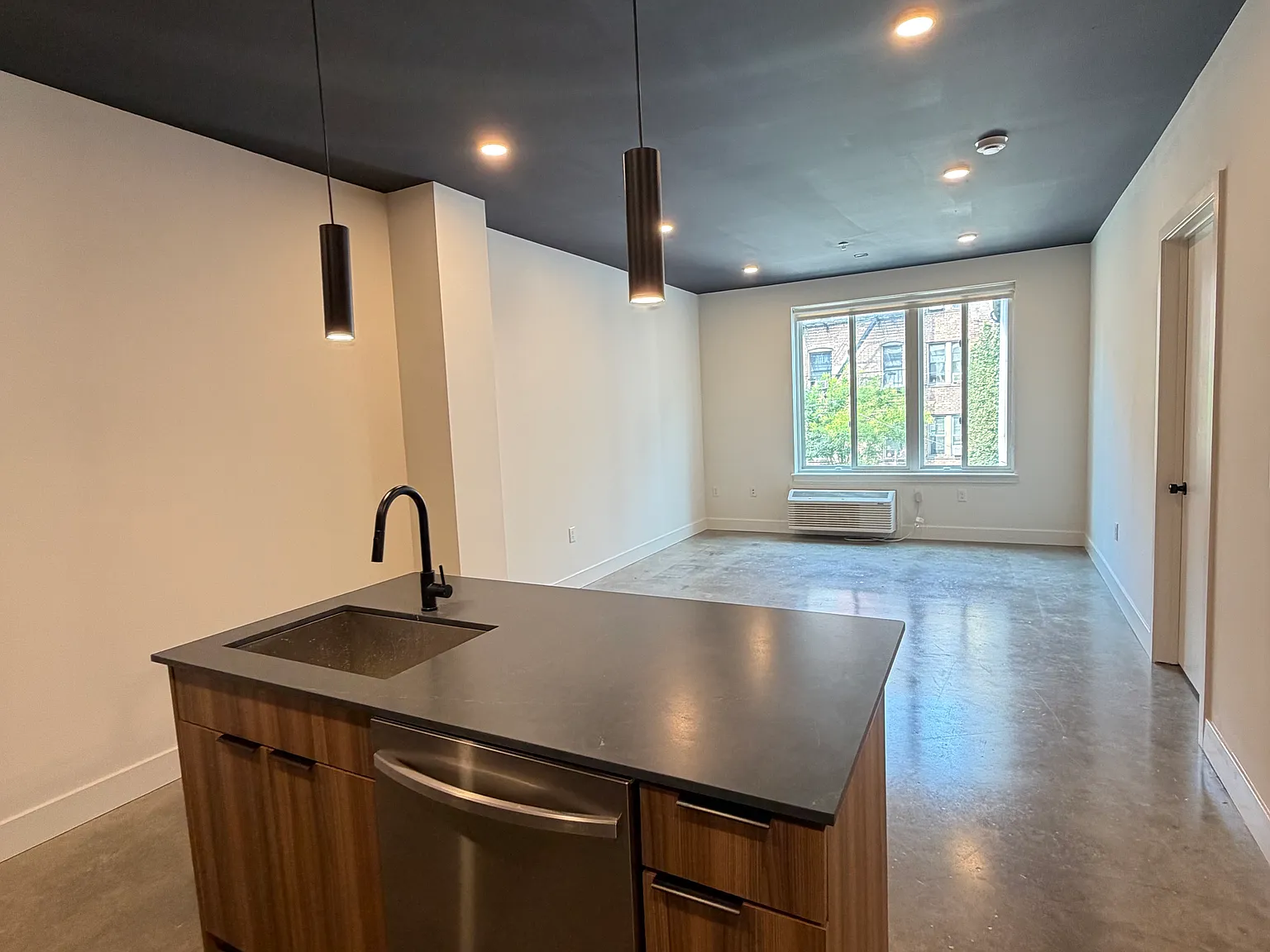 1 bed, 650 sqft, $2,395 — Photo 4