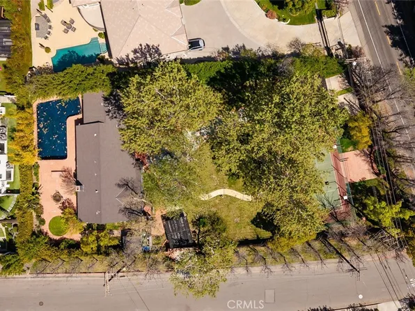 5050 Casa Dr, Tarzana, CA 91356