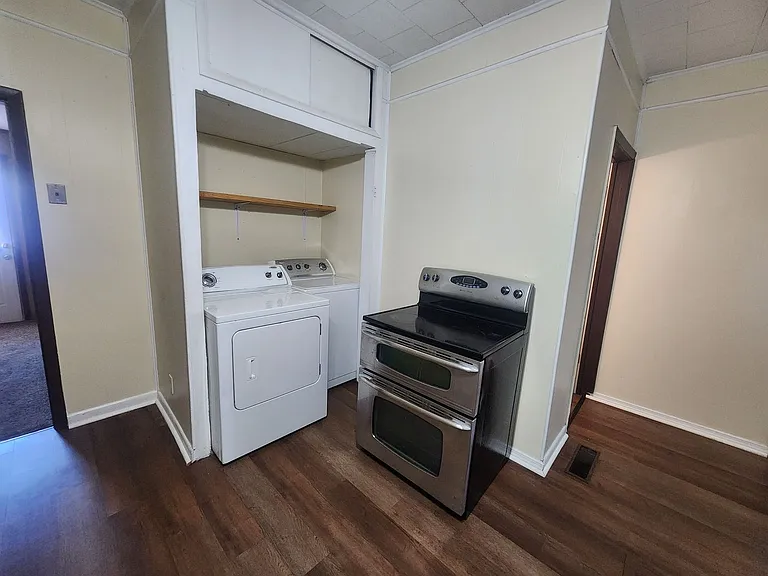 702 N 8th St — Photo 15