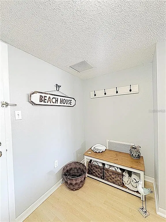 2 bed, 2.0 bath, 1350 sqft, $2,900 — Photo 4