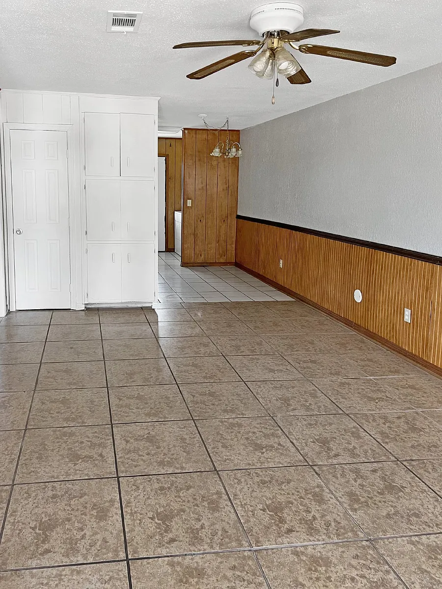 Building Photo - 923 Bremen Ave #B